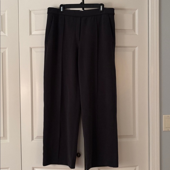 Lululemon Softstreme Pintuck Mid-Rise Pant - Black - Picture 2 of 9